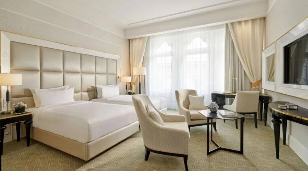 Premium Twin Room with City View at Parisi Udvar Hotel Budapest