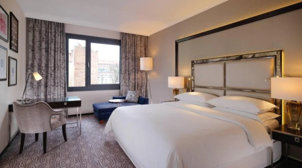 Deluxe Room, Guest Room, One King, City Or Atrium View at Sheraton Grand Krakow