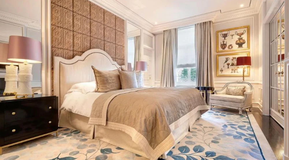 Deluxe Corner Suite Lakeside at Baur Au Lac