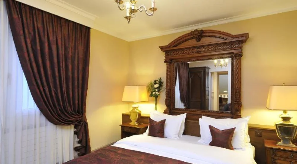 Duplex Suite with Queen Bed at Hotel De La Cigogne