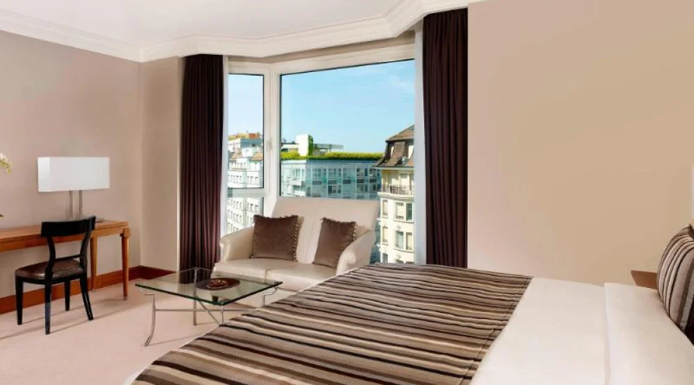 Executive, Larger Guest Room, One King, City View at Hotel President Wilson a Luxury Collection Hotel