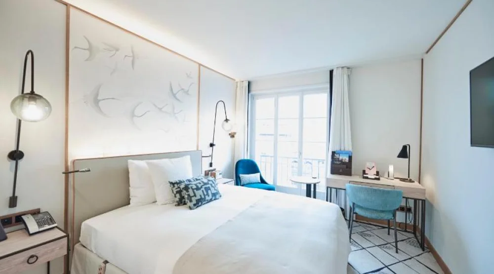 Riverside Queen at Storchen Zurich Lifestyle Boutique Hotel