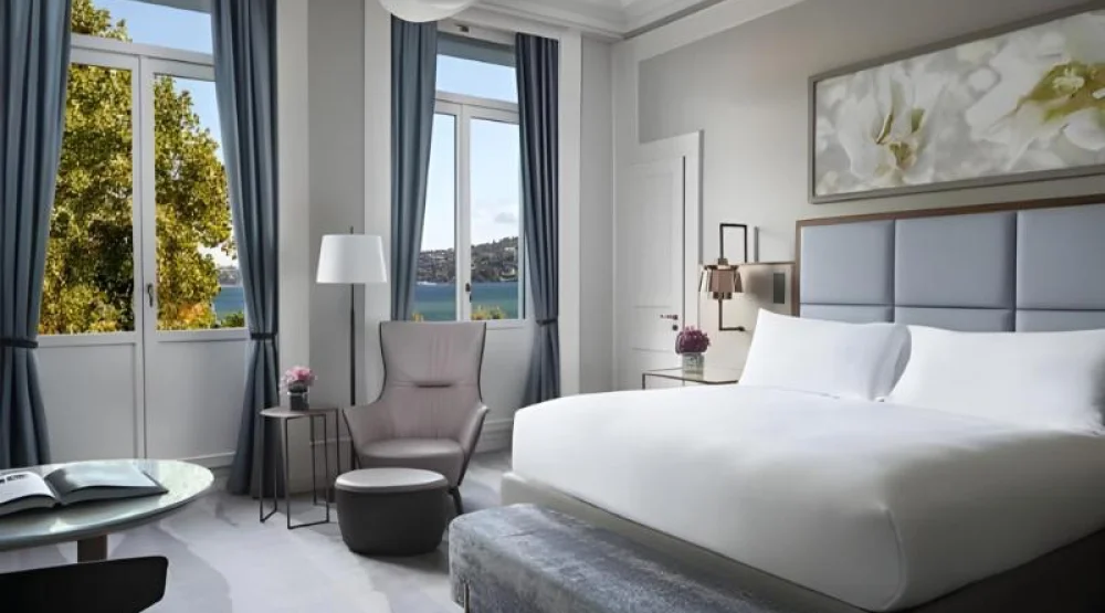 Deluxe Lake View, Guest Room, One King, Lake View at The Ritz-Carlton Hotel de la Paix Geneva