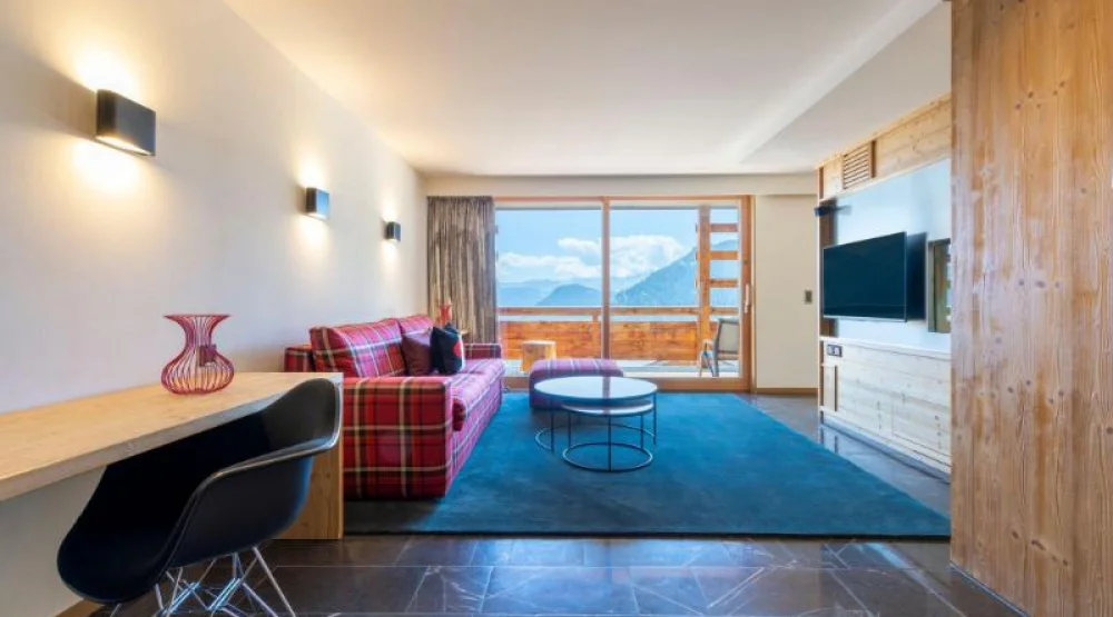 Fantastic, Larger Suite, One King, Balcony, Fireplace at W Verbier