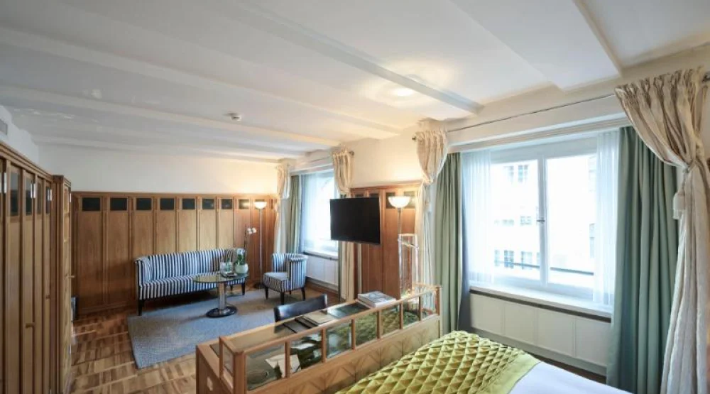 Design Queen Room at Widder Hotel