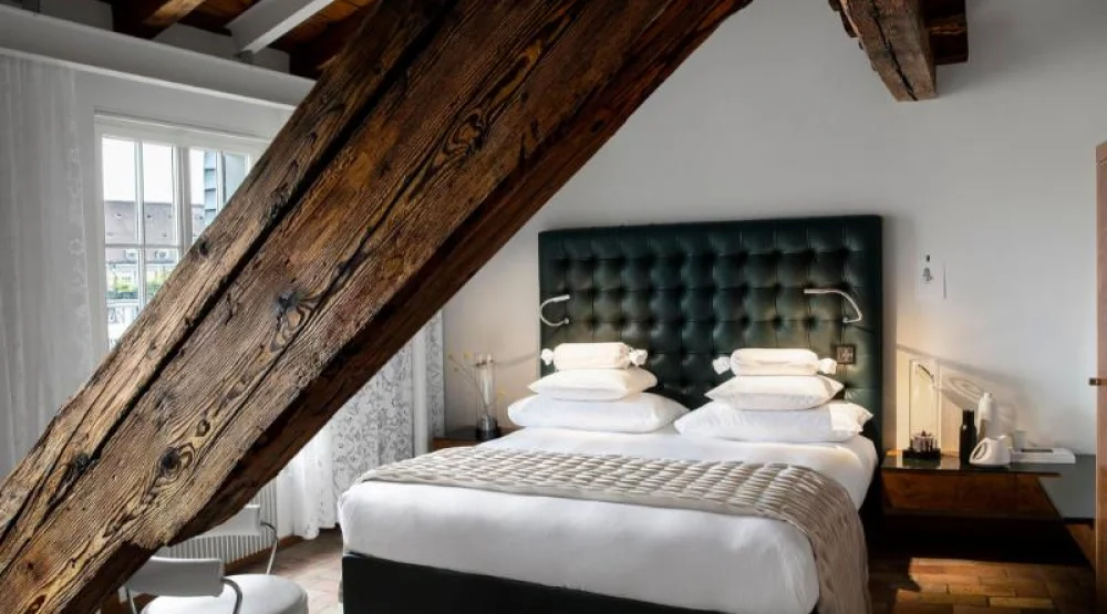 Courtyard Queen Room at Widder Hotel