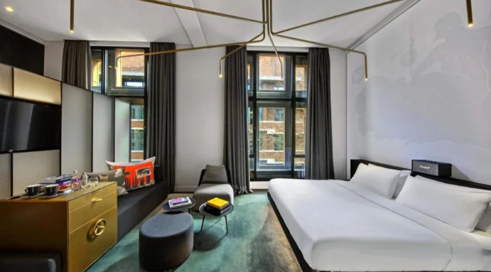 Superior Bank, Guest Room, One King, City View at W Amsterdam