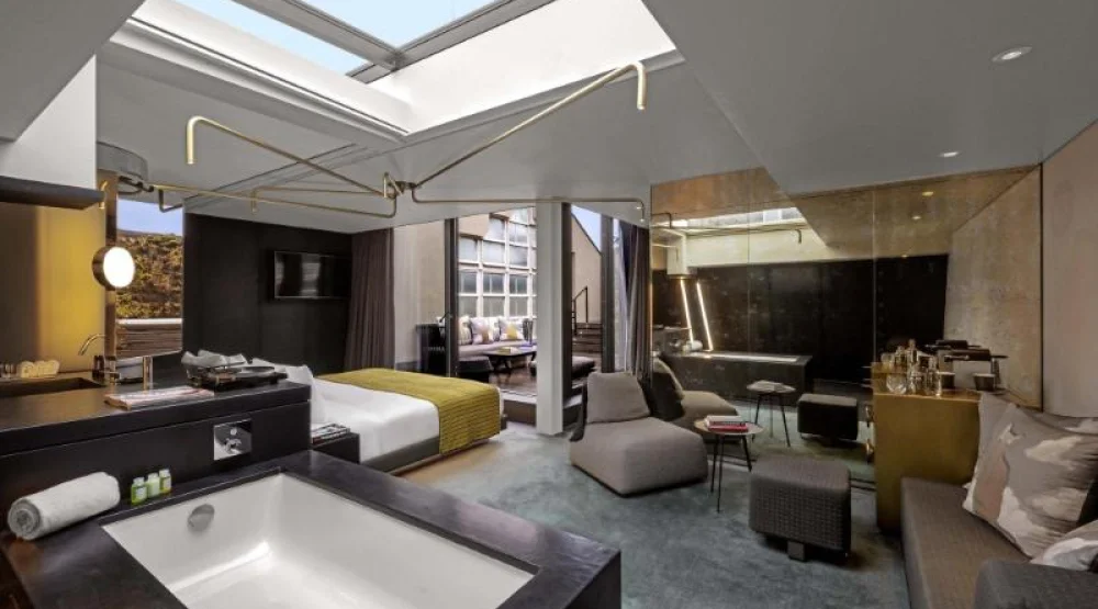 Urban Suite Bank, One Bedroom Suite, One King, Whirlpool at W Amsterdam