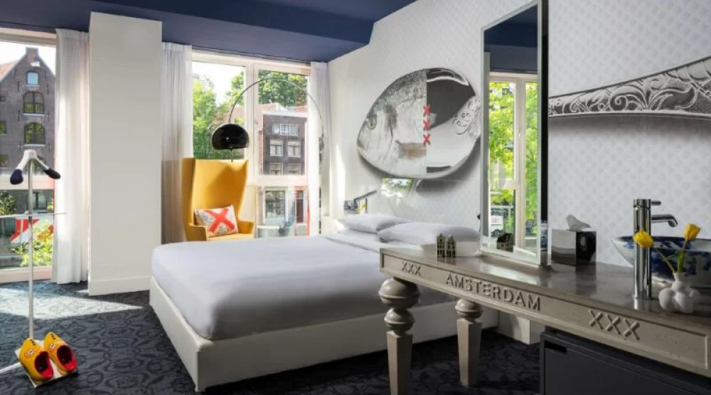 One Queen Bed Canal View at Andaz Amsterdam Prinsengracht