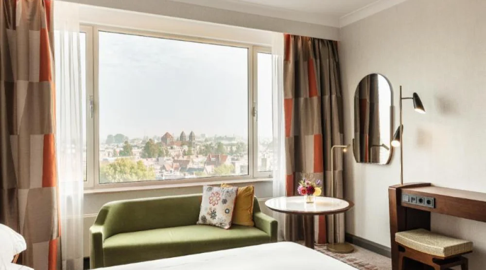 King Deluxe Room with Canal View at Hilton Amsterdam