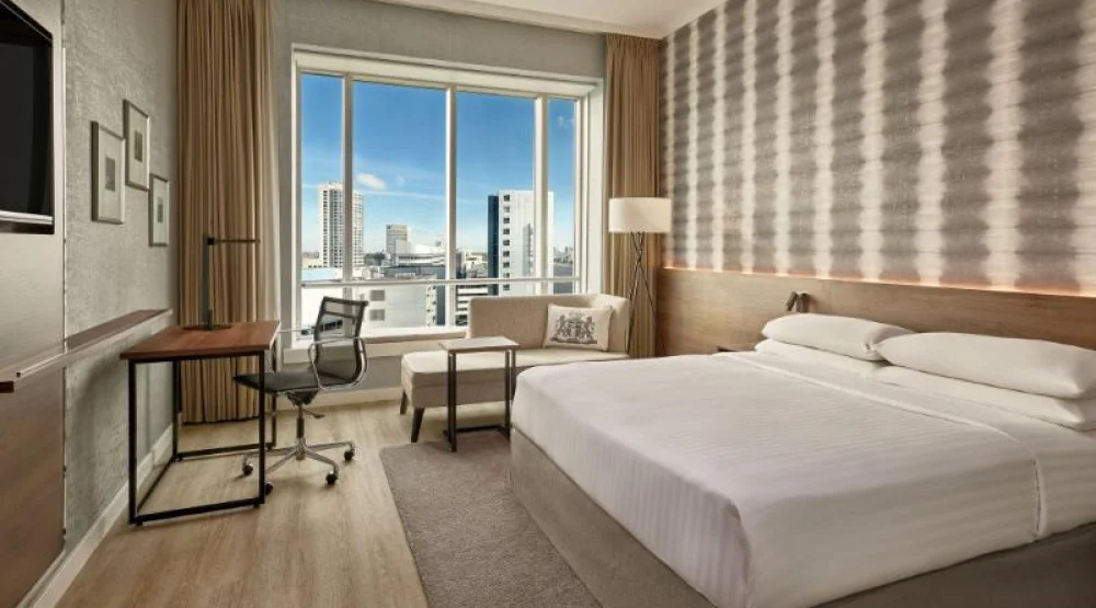 Deluxe King Room, Guest Room, One King, City View, High Floor at Rotterdam Marriott