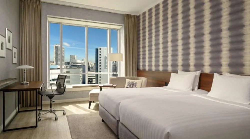 Deluxe Twin Room, Guest Room, Two Twin, City View, High Floor at Rotterdam Marriott