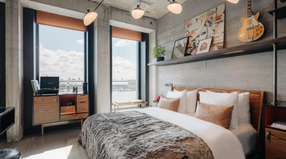 Sir Deluxe City View at Sir Adam