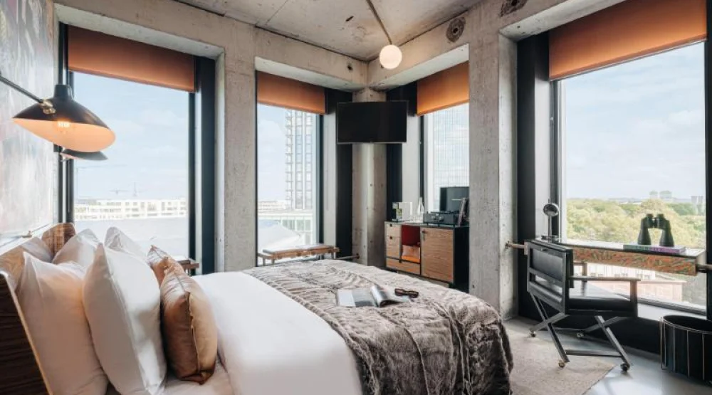 Sir Corner at Sir Adam