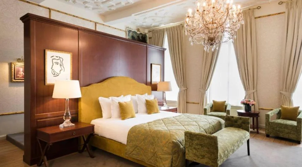 Mary Of Burgundy Suite at Hotel Dukes Palace