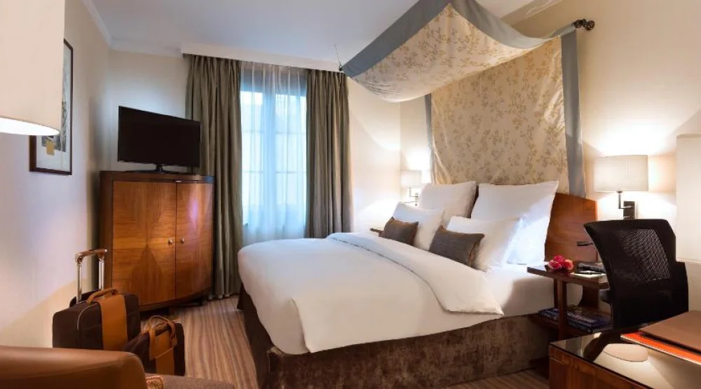 Premium Queen Room at Warwick Brussels