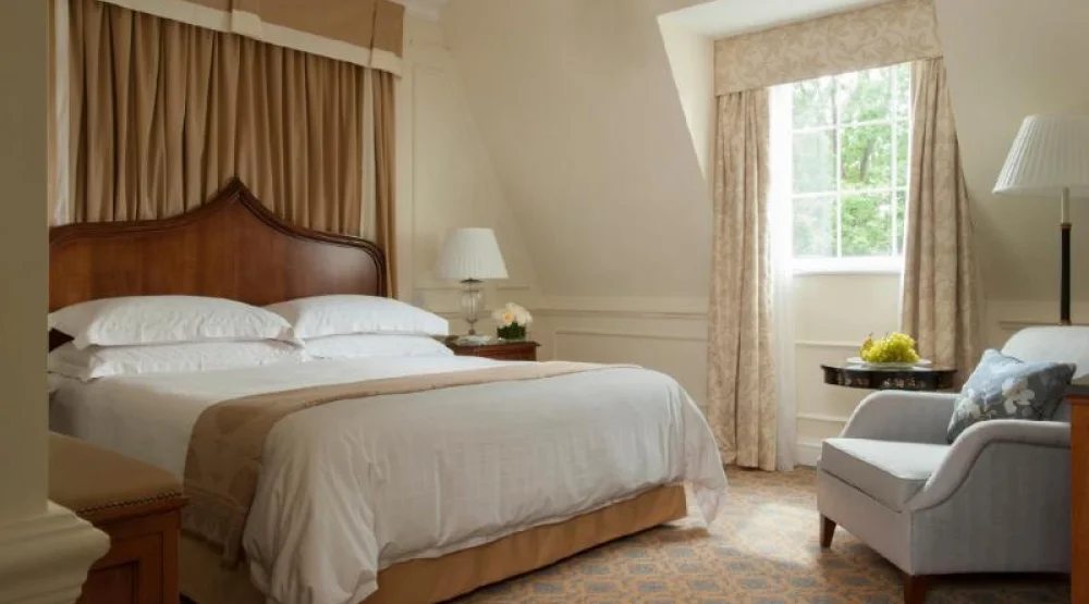 Four Seasons Executive Suite with King Bed at Four Seasons Hampshire