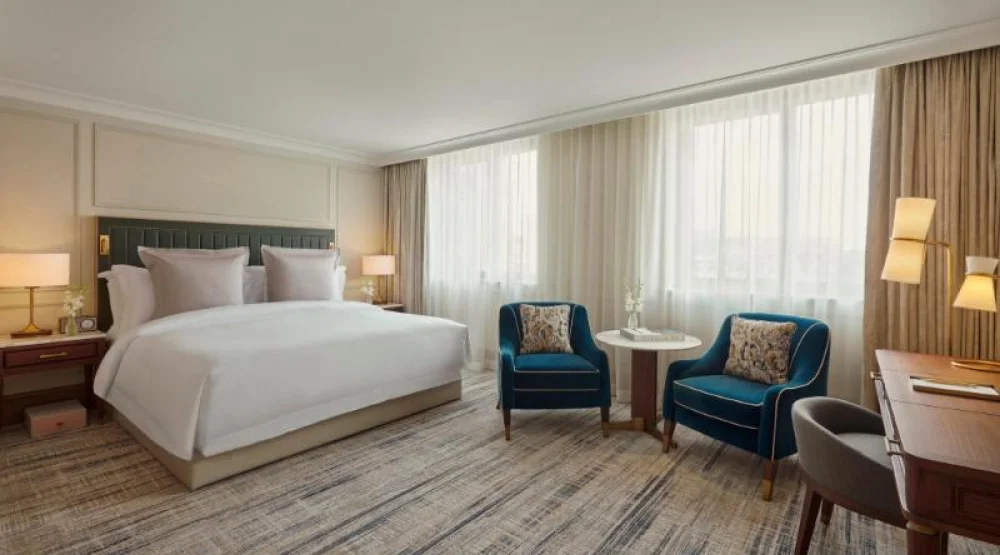 Deluxe Room at Jumeirah Carlton Tower