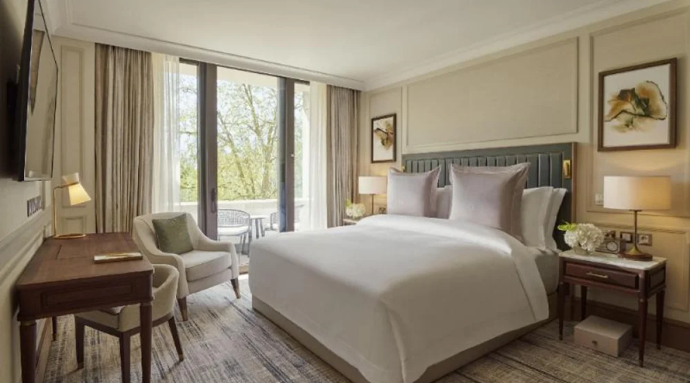 Balcony Room at Jumeirah Carlton Tower