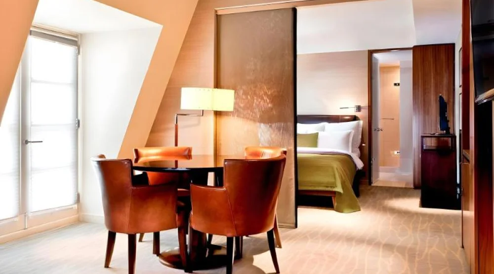 Executive Suite, One Bedroom Suite, One King, Corner Room at Threadneedles Autograph Collection