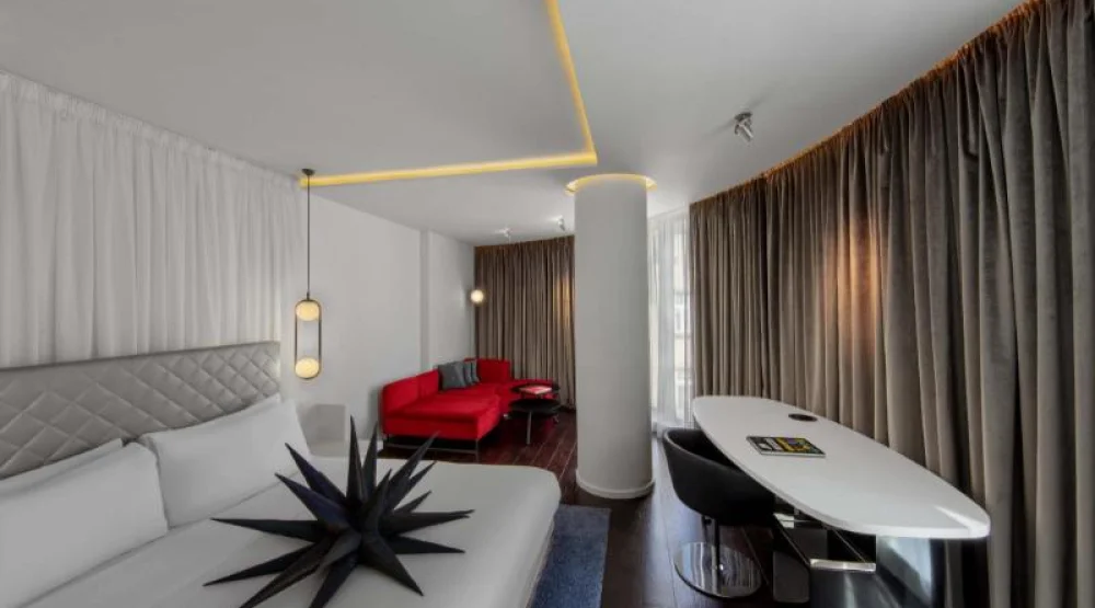 Studio Suite, Suite, One King, Sitting Area, Corner Room at W London