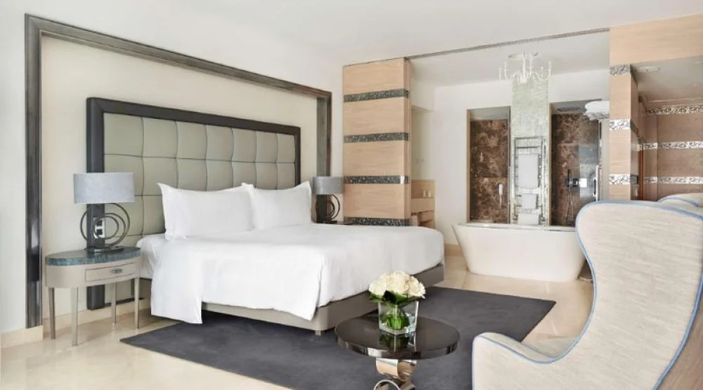 King Grand Deluxe Room with Pool View at Conrad Algarve