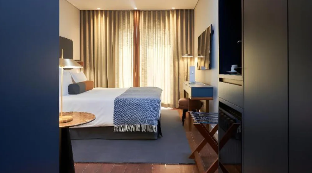 Classic Twin Room at Portobay Flores