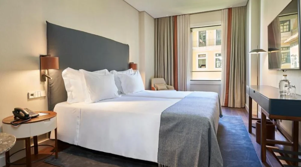 Superior Twin Room at Portobay Flores