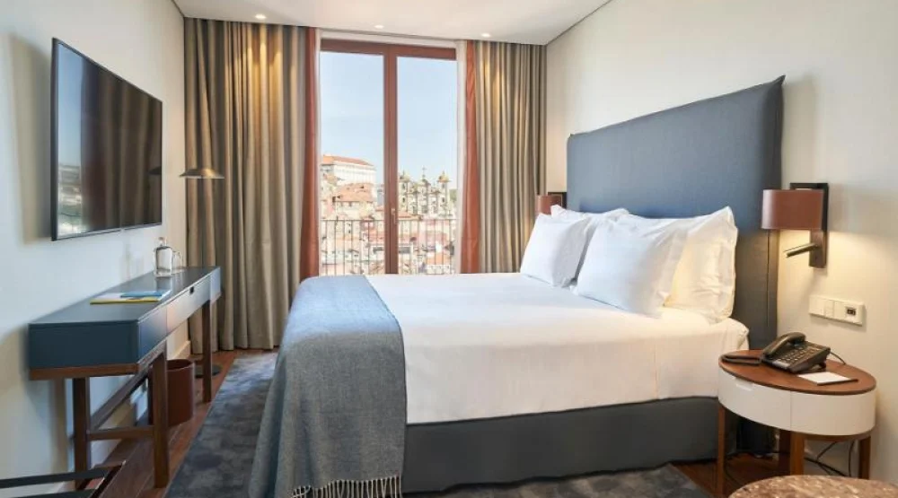 Top Floor Superior Room at Portobay Flores