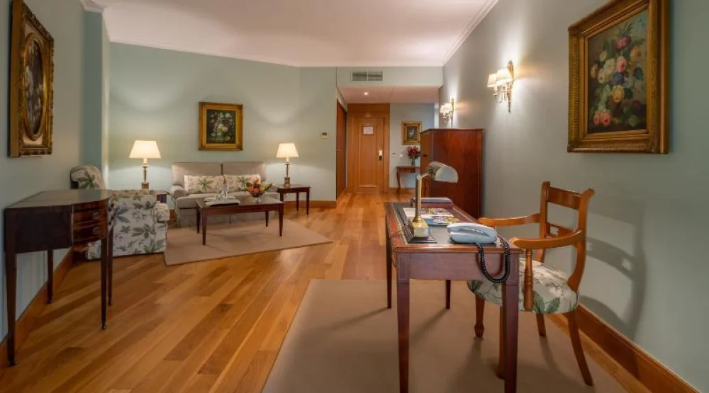 Suite Premier Suites with Large Balcony at Quinta Jardins Do Lago