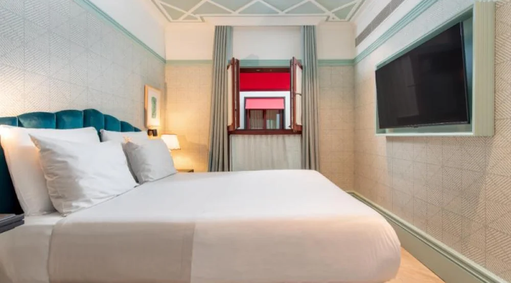 Cozy Room at The Editory Boulevard Aliados Hotel