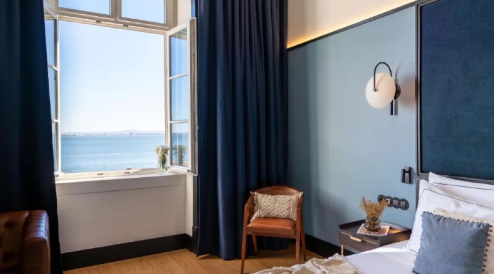 River View Junior Suite at The Editory Riverside Santa Apolonia