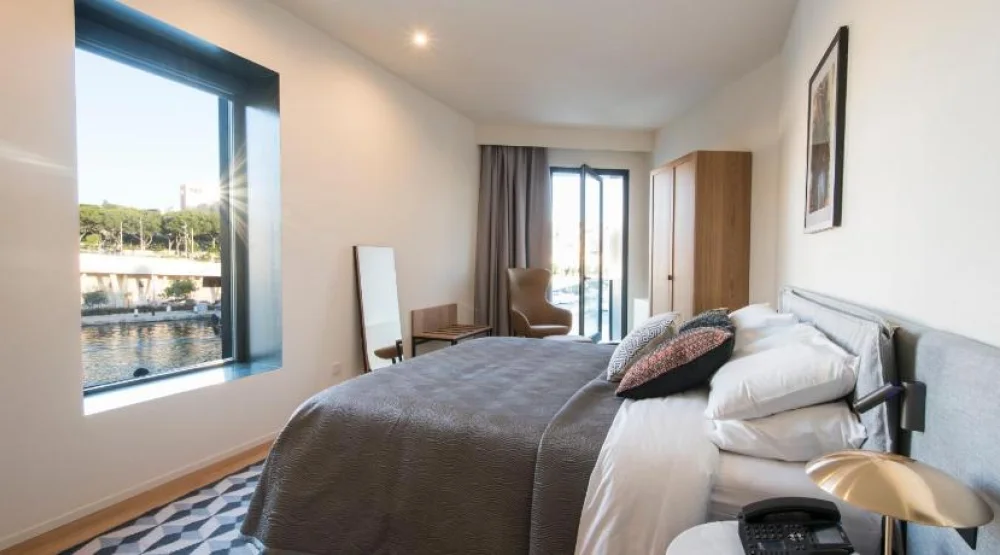 Corner Suite with Sea View at Cugo Gran Macina