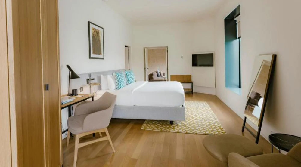 Executive Suite Sea View at Cugo Gran Macina