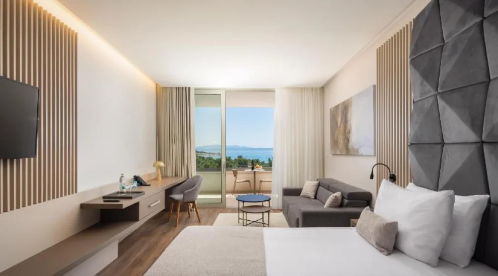 Deluxe Room with Balcony and Partial Sea View at Aminess Khalani Hotel