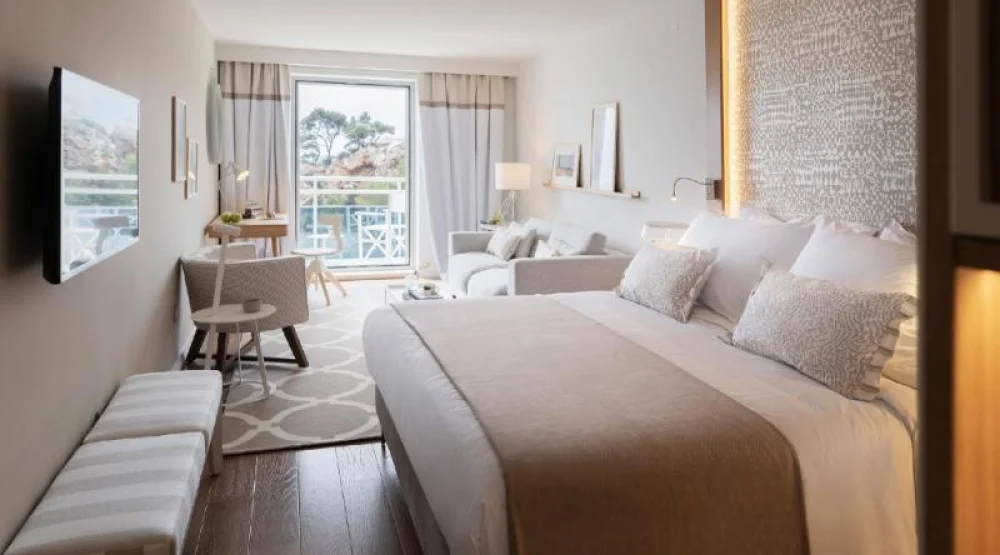 Deluxe Double Room with Balcony and Sea View at Hotel Bellevue Dubrovnik