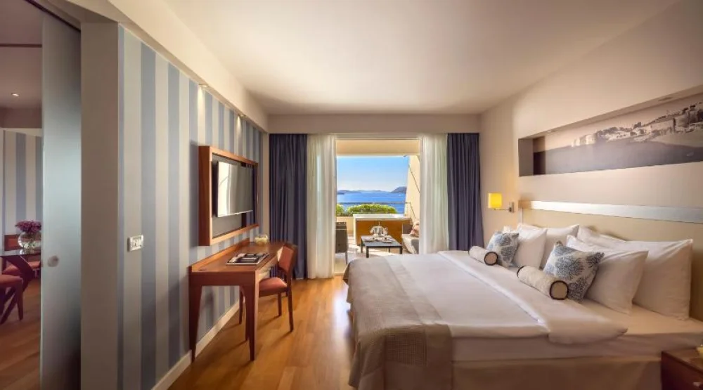 V Level Suite For 2+2 with Jacuzzi at President Hotel Valamar Collection