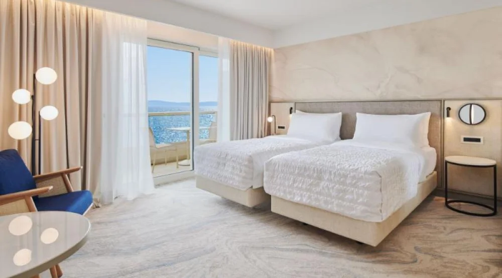 Elegant Sea View Room, Guest Room, Two Twin, Balcony at Le Meridien Lav