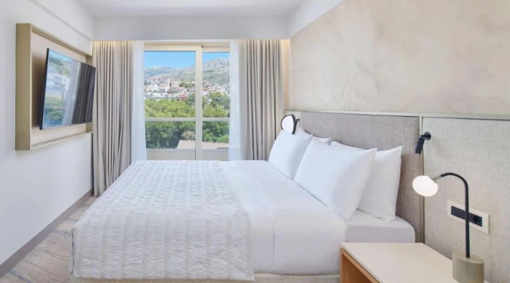 Junior Suite, One Bedroom Junior Suite, One King, Alternate: Sofa Bed, Park View, Balcony at Le Meridien Lav