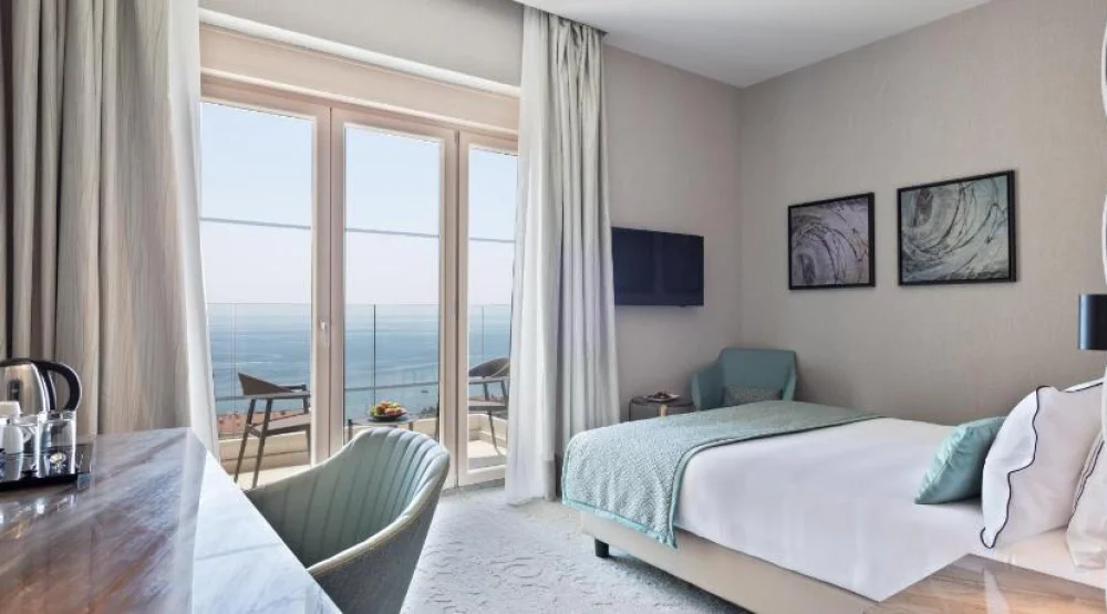 Deluxe Double Room with Balcony and Sea View at Hotel Ami Budva Petrovac