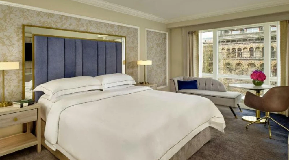 Heritage Deluxe King, Guest Room, One King, City View at The College Green Hotel Dublin