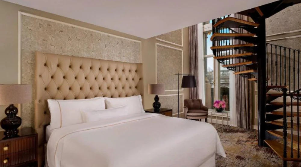 Library Suite, One Bedroom Bi-level Suite, One King, City View at The College Green Hotel Dublin