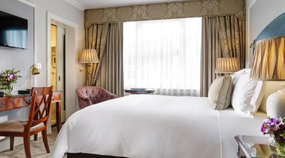 Smaller Guest Room, One Queen at The Shelbourne Autograph Collection