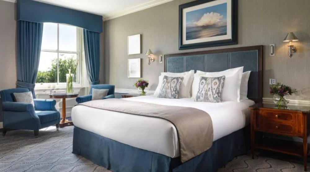 Heritage Parkview, Larger Guest Room, One King, St Stephen Green View at The Shelbourne Autograph Collection