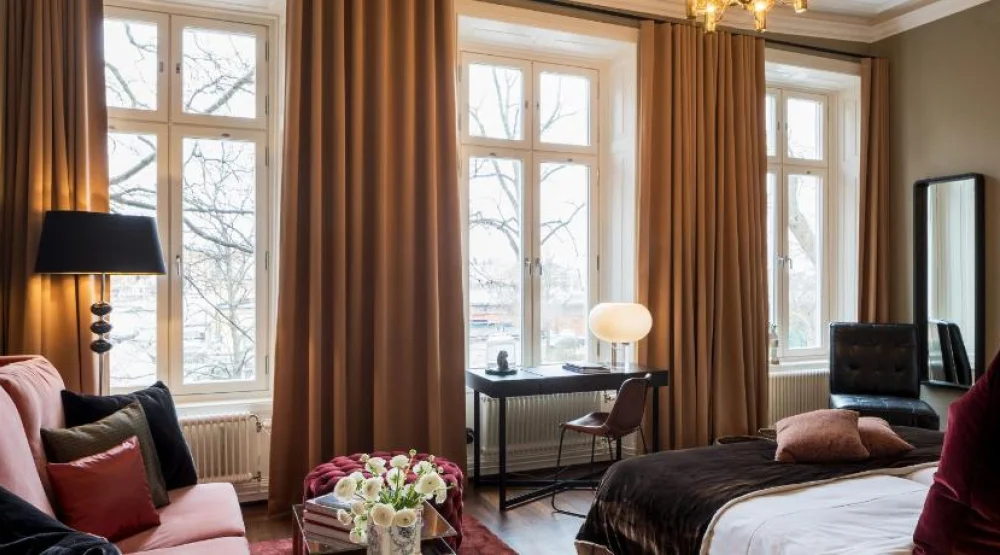 Medium King Room at Lydmar Hotel