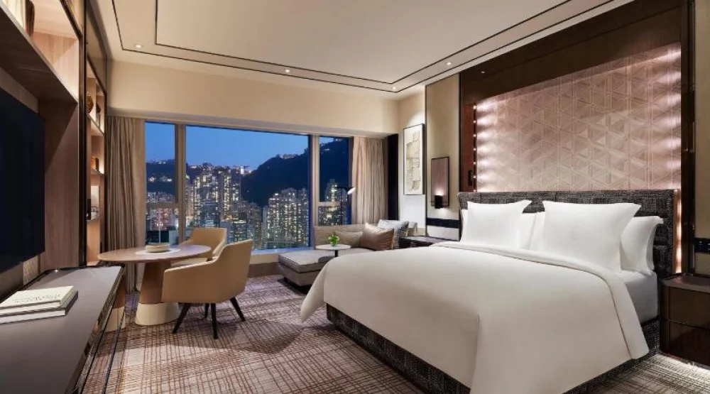 Premier Peak View Room King at Four Seasons Hong Kong