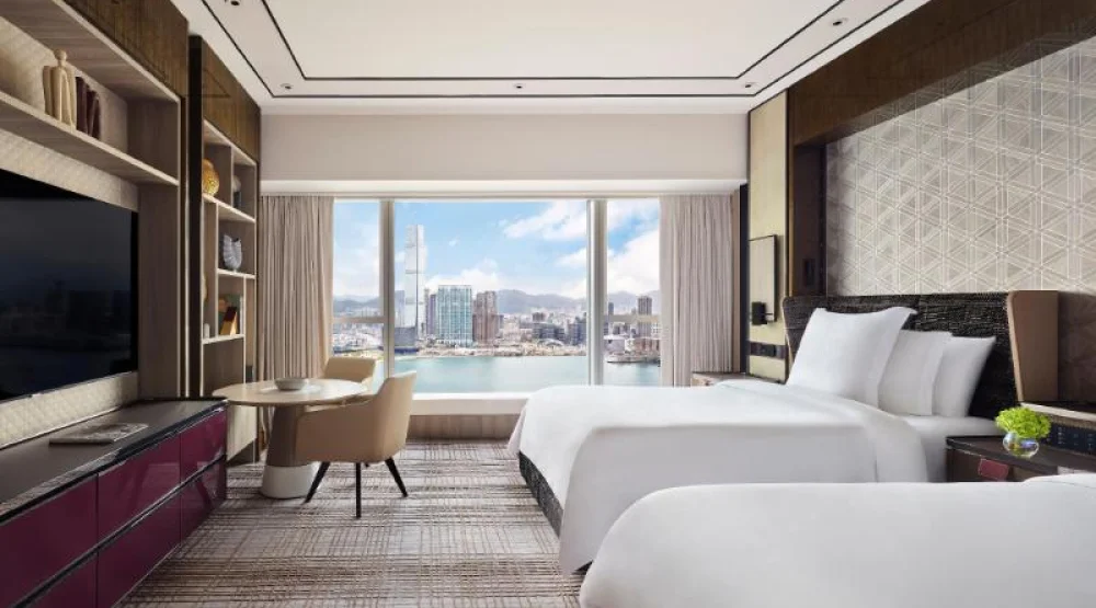 Deluxe Harbour-view Room at Four Seasons Hong Kong