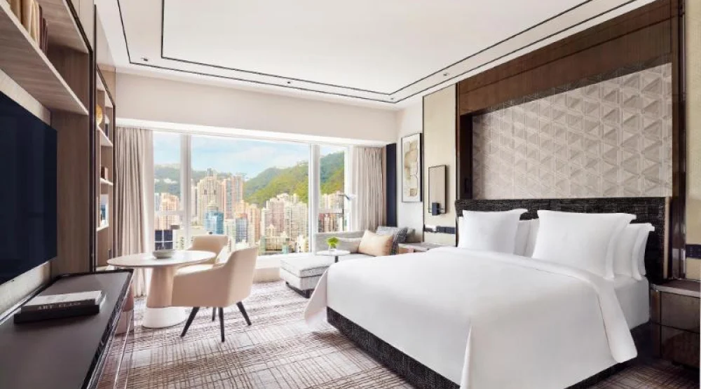 Deluxe Peak-view Room King at Four Seasons Hong Kong