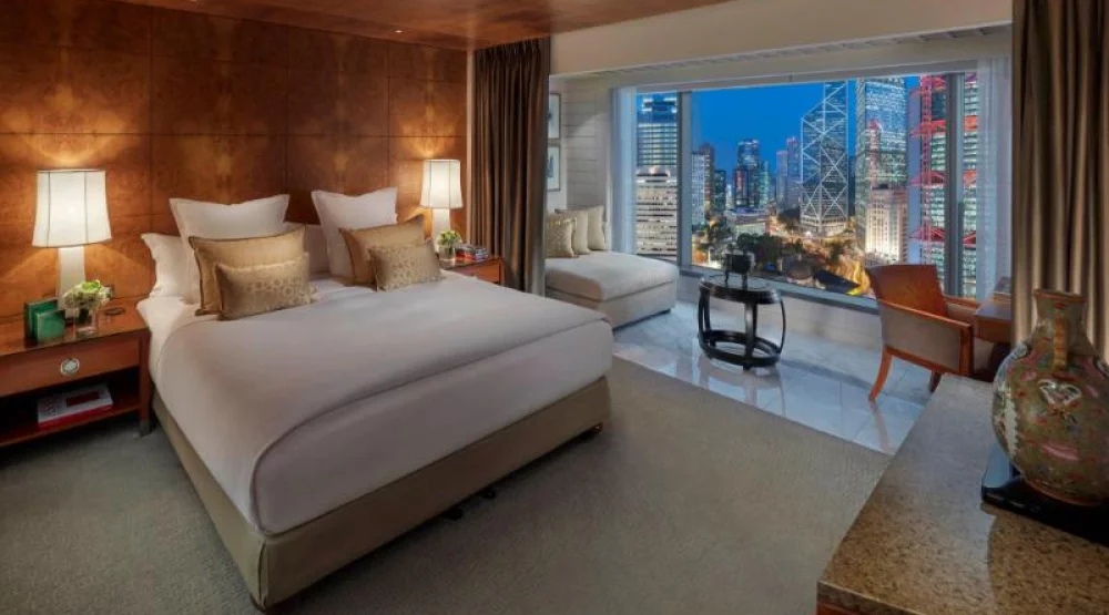Club Statue Square View King Room at Mandarin Oriental Hong Kong