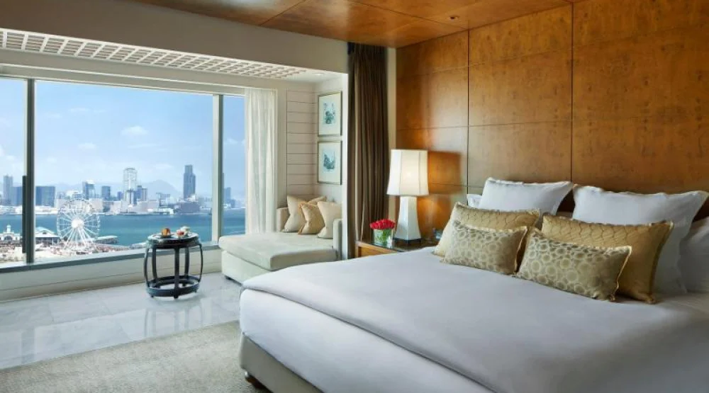 Club Harbour View King Room at Mandarin Oriental Hong Kong